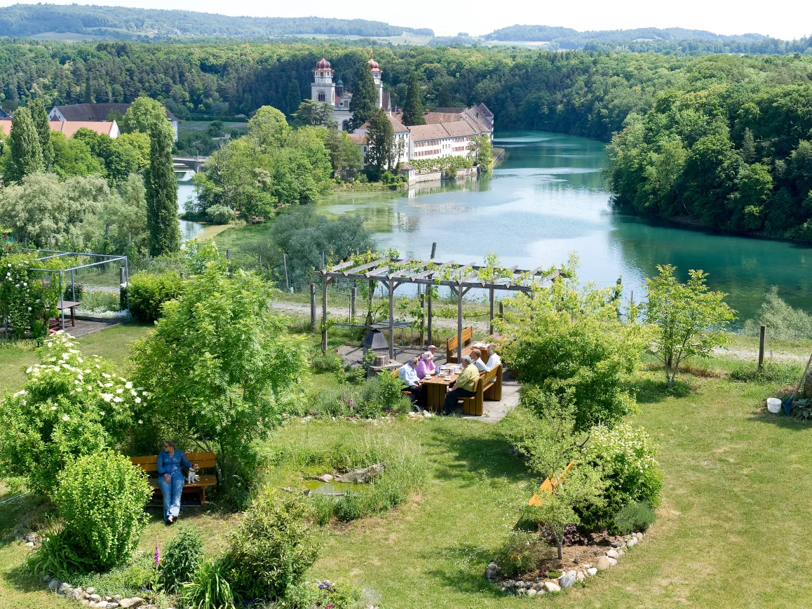 Aussenwohngruppe Tisch am Rhein