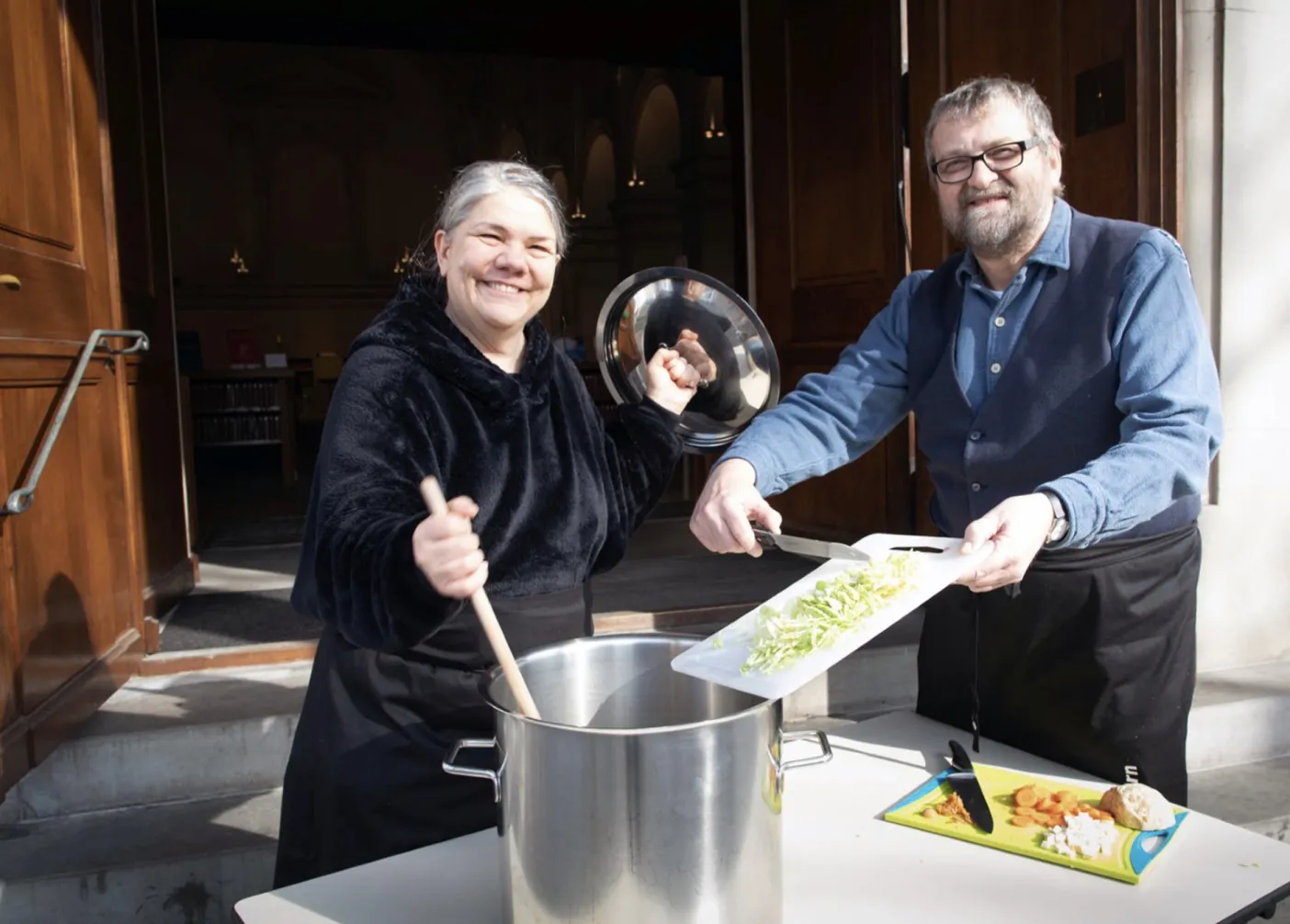 Aktionstag «Hunger frisst Zukunft»: Freiwillige kochen Suppe und verteilen sie